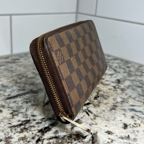 Authentic Louis Vuitton Zippy Wallet - Picture 6 of 8